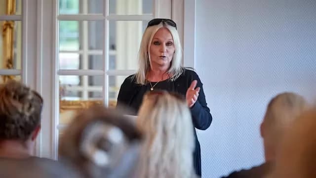 Klarsynsaften med Marianne Larsen i Køge Nord Sportcenter